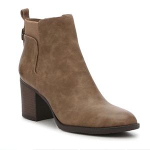 New Baretraps Rhoslyn Bootie Women’s Size: 6.5 Taupe